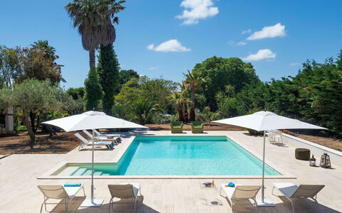 Green Villa: Piscina, Mobili Da Esterno, Ombrello, Ricorrere, Lettino, Mobilia, Sedia, Eco Hotel, Shade, Materiale Composito