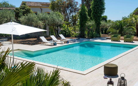 Green Villa: Piscina, Ricorrere, Mobili Da Esterno, Eco Hotel, Materiale Composito, Lettino, Ombrello, Shade, Tempo Libero, Sedia