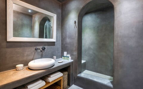Guest House Levantes: Interior Design, Pavimentazione, Idraulico Fixture, Pavimento, Idraulico, Bagno, Soffitto, Rubinetto, Materiali Naturali