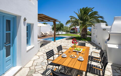 Guest House Livas: Blu, Piscina, Mobili Da Esterno, Mobilia, Casa, Ricorrere, Sedia, Shade, Estate, Lettino