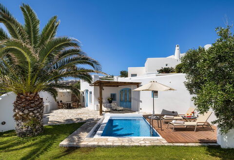 Guest House Livas: Piscina, Ricorrere, Mobili Da Esterno, Lettino, Shade, Eco Hotel, Sedia, Villa, Hotel