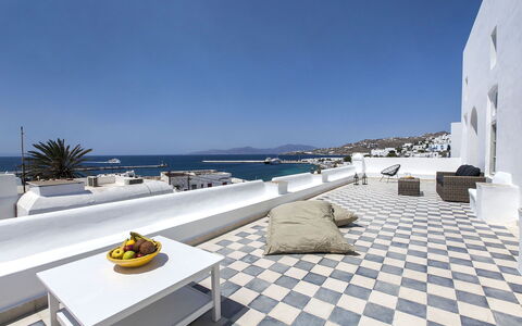 Halki Villa: Balcone, Hotel, Piastrella, Mobili Da Esterno, Cortile