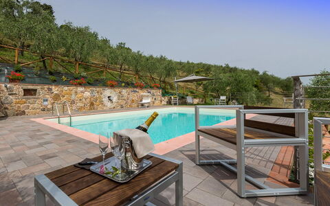 Il Podere: Mobili Da Esterno, Piscina, Ricorrere, Tavolo Esterno, Sedia, Giardino, Eco Hotel, Landscaping, Vaso Di Fiori, Backyard