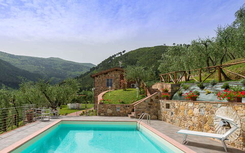 Il Podere: Piscina, Giochi D'Acqua, Valle, Ricorrere, Eco Hotel, Vaso Di Fiori, Pianta Della Casa, Hacienda, Villa, Agriturismo