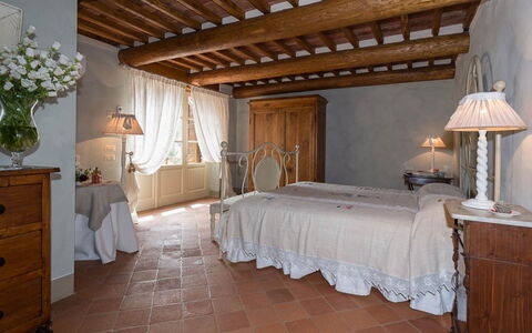Il Podere: Mobilia, Parete, Interior Design, Camera Da Letto, Pavimentazione, Letto, Casa, Pavimento, Illuminazione, Biancheria