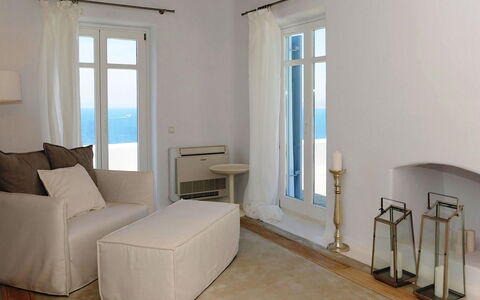 Krystalo: Mobilia, Interior Design, Pavimento, Appartamento, Pavimentazione, Tavolo, Mare, Camera, Sedia, Soggiorno