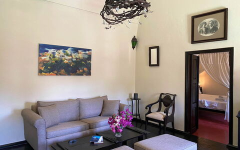 Mansion Sophia: Mobilia, Interior Design, Parete, Pavimentazione, Pavimento, Divano, Legna, Camera, Soggiorno, Illuminazione