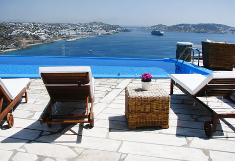 Rose Studio 3: Blu, Piscina, Mobili Da Esterno, Mobilia, Ricorrere, Lettino, Ombrello, Sedia, Tempo Libero, Shade