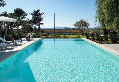 Salt Villa: Piscina, Blu, Acqua, Ricorrere, Materiale Composito, Eco Hotel, Mobili Da Esterno, Shade, Tempo Libero, Giochi D'Acqua