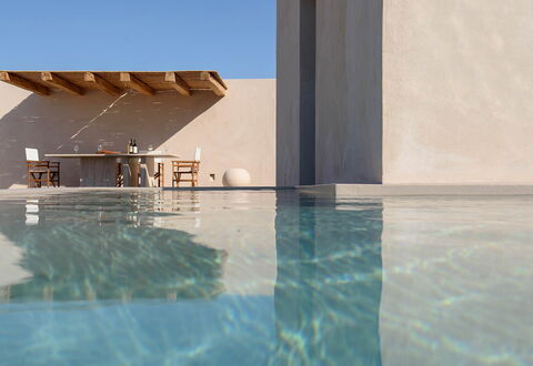 Thera Prince: Materiale Composito, Piscina