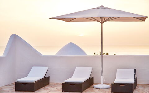 Villa Aldebaran: Mobilia, Mobili Da Esterno, Ombrello, Sedia, Mare, Shade, Oceano, Lettino, Spiaggia, Materiali Naturali