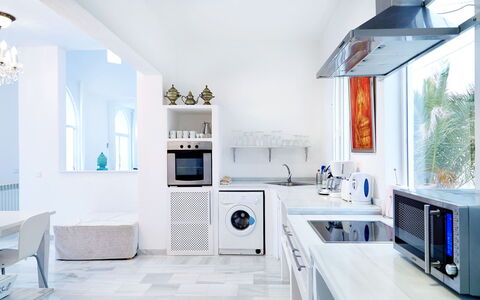 Villa Aldebaran: Interior Design, Pavimentazione, Pavimento, Apparecchio Major, Mobilia, Elettrodomestico, Soffitto, Cucina, Elettrodomestico Da Cucina, Camera