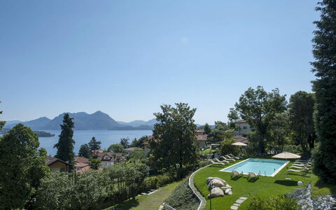 Villa Alina: Geografia Montane, Albero, Montagna, Collina, Zona Residenziale, Paesaggio, Catena Montuosa, Highland, Casa, Hill Station