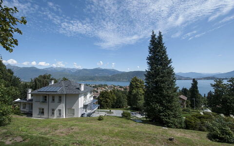 Villa Alina: Albero, Casa, Casa, Montagna, Collina, Highland, Catena Montuosa, Hill Station, Villetta, Valle