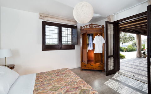 Villa Almond: Mobilia, Interior Design, Pavimento, Pavimentazione, Soffitto, Illuminazione, Casa, Camera, Letto, Camera Da Letto
