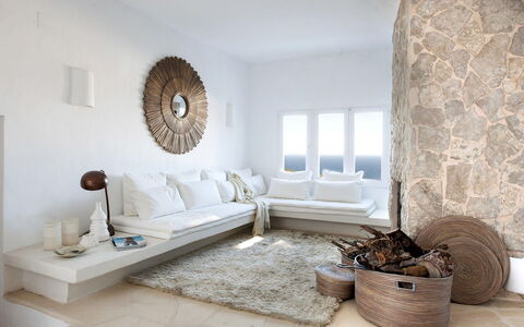 Villa Arenas: Mobilia, Divano, Casa, Interior Design, Soggiorno, Pavimento, Lancia Cuscino, Camera, Cuscino