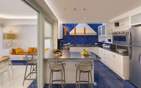 Villa Avion: Mobilia, Interior Design, Cucina, Pavimentazione, Soffitto, Pavimento, Controsoffitto, Illuminazione, Lampada, Sedia