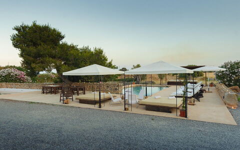 Finca Tonia: Cielo, Shade, Estate, Ombrello, Landscaping, Mobili Da Esterno, Ricorrere, Eco Hotel, Piscina, Struttura Esterna