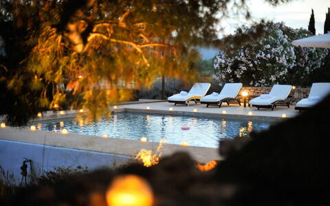 Finca Tonia: Piscina, Mobili Da Esterno, Ricorrere, Riflessione, Lettino, Reflecting Pool, Ombrello, Eco Hotel, Sedia, Paesaggio Di Illuminazione