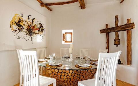 Finca Tonia: Mobilia, Interior Design, Legna, Tavolo, Pavimentazione, Illuminazione, Sedia, Camera, Sala Da Pranzo, Pavimento