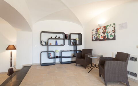 Villa Castore: Interior Design, Mobilia, Pavimentazione, Pavimento, Illuminazione, Soffitto, Appartamento, Camera, Soggiorno, Sedia