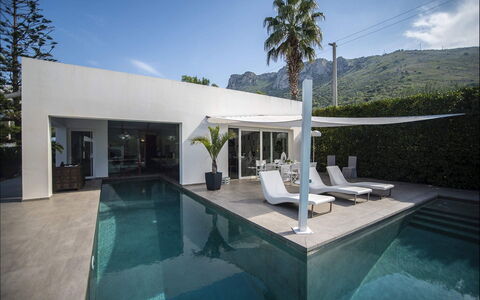 Villa Corallo: Piscina, Shade, Mobili Da Esterno, Eco Hotel, Design, Pianta Della Casa, Sedia, Villa, Ricorrere