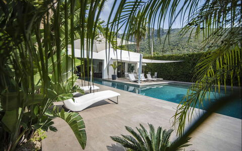 Villa Corallo: Piscina, Mobili Da Esterno, Ricorrere, Lettino, Shade, Eco Hotel, Landscaping, Estate