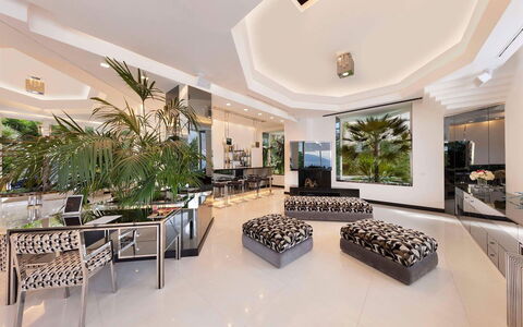 Villa Correale: Interior Design, Soffitto, Mobilia, Pavimentazione, Pavimento, Divano, Casa, Soggiorno, Appartamento