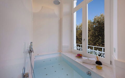 Villa Correale: Idraulico Fixture, Interior Design, Vasca Da Bagno, Idraulico, Appartamento, Rubinetto, Bagno, Hotel, Design, Modanatura
