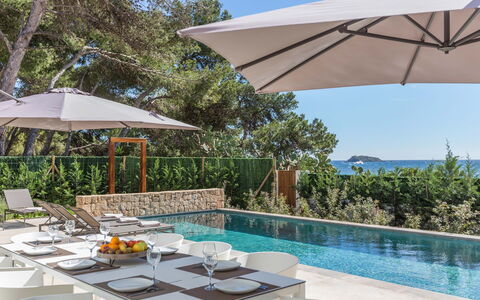 Villa Crozet: Mobili Da Esterno, Piscina, Ombrello, Shade, Mobilia, Ricorrere, Sedia, Eco Hotel, Tempo Libero, Lettino