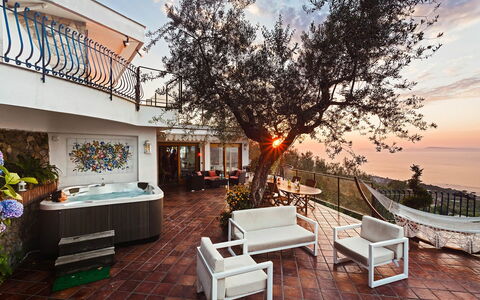 Villa Davide: Ricorrere, Piscina, Balcone, Eco Hotel, Sedia, Villa, Estate, Mobili Da Esterno, Hotel, Hacienda