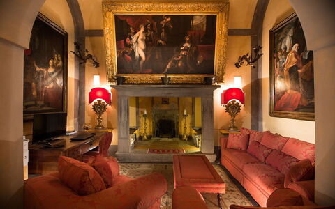 Palazzo Santa Croce: Mobilia, Interior Design, Pavimentazione, Soffitto, Illuminazione, Pavimento, Cornice, Lampada, Camera, Soggiorno
