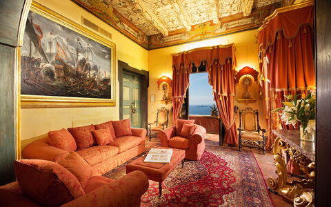 Palazzo Santa Croce: Interior Design, Mobilia, Soffitto, Illuminazione, Pavimentazione, Pavimento, Camera, Divano, Soggiorno, Tappeto