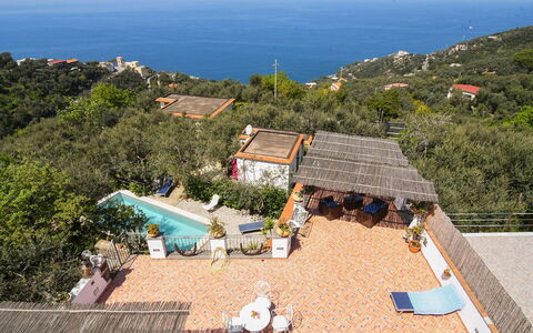 Villa del Mare: Ricorrere, Zona Residenziale, Piscina, Eco Hotel, Estate, Visione Globale, Hill Station, Fotografia Aerea, Villaggio, Villa