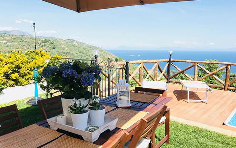 Villa del Saraceno: Mobilia, Sedia, Ricorrere, Mobili Da Esterno, Tavolo, Eco Hotel, Tavolo Esterno, Ombrello, Shade, Mare