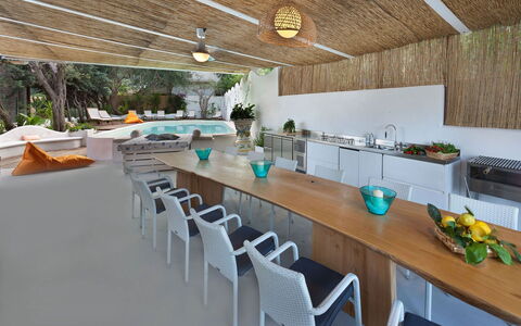 Villa delle Sirene: Mobilia, Interior Design, Soffitto, Sedia, Tavolo, Controsoffitto, Ricorrere, Pianta Della Casa, Cucina & Sala Da Pranzo Tavolo, Cucina
