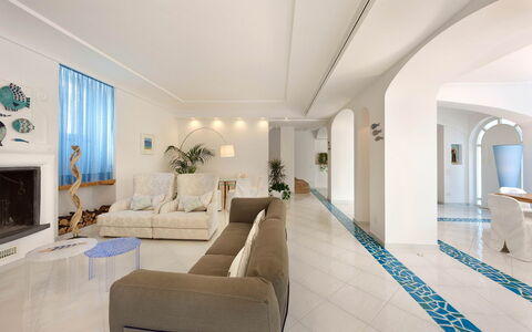 Villa delle Sirene: Pavimentazione, Interior Design, Pavimento, Mobilia, Soffitto, Divano, Illuminazione, Camera, Appartamento, Soggiorno