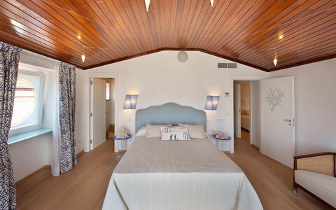 Villa delle Sirene: Mobilia, Interior Design, Legna, Soffitto, Pavimento, Pavimentazione, Letto, Tessile, Camera Da Letto, Camera