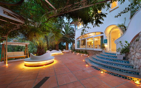 Villa delle Sirene: Ricorrere, Eco Hotel, Hacienda, Vaso Di Fiori, Paesaggio Di Illuminazione, Estate, Giardino, Shade, Hotel, Villa