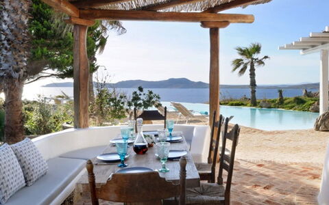 Villa Delos: Mobilia, Ricorrere, Sedia, Mobili Da Esterno, Eco Hotel, Piscina, Shade, Villa, Località Balneare, Balcone