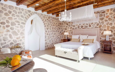 Villa Edward: Mobilia, Interior Design, Pavimento, Pavimentazione, Camera Da Letto, Illuminazione, Soffitto, Letto, Camera, Casa