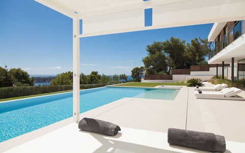 Villa Emily: Piscina, Ricorrere, Mobili Da Esterno, Materiale Composito, Shade, Tempo Libero, Sedia, Eco Hotel, Villa, Design