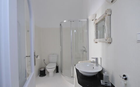 Villa Eros: Interior Design, Pavimento, Pavimentazione, Camera, Casa, Mobilia, Soffitto, Idraulico Fixture, Camera Da Letto, Appartamento