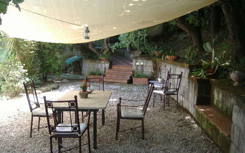 Villa Ettore: Mobilia, Tavolo, Sedia, Mobili Da Esterno, Tavolo Esterno, Shade, Backyard, Giardino, Flagstone, Tavolino Da Caffè