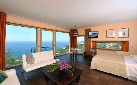 Villa Felicia: Mobilia, Interior Design, Camera, Pavimento, Tavolo, Pavimentazione, Sedia, Comfort, Soffitto, Ricorrere