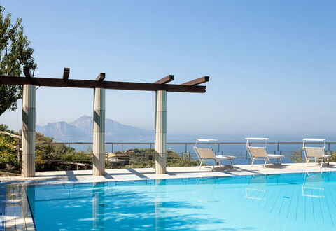 Villa Felicia: Piscina, Ricorrere, Mobili Da Esterno, Eco Hotel, Shade, Tempo Libero, Lettino, Sedia, Resort Citta ', Ombrello