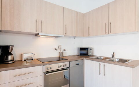 Villa Filìa: Mobilia, Cucina, Controsoffitto, Elettrodomestico Da Cucina, Cabinetry, Interior Design, Legna, Pavimentazione, Apparecchio Major, Pavimento