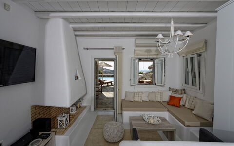 Villa Fos: Mobilia, Appartamento, Ricorrere, Sedia, Soggiorno, Shade, Cuscino, Design, Divano