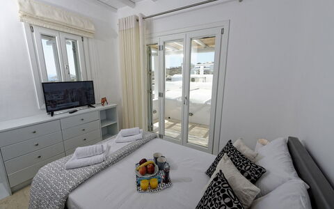 Villa Fos: Mobilia, Interior Design, Pavimento, Appartamento, Camera Da Letto, Casa, Camera, Soffitto, Letto, Bedding