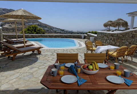 Villa Fos: Mobili Da Esterno, Tetto, Mobilia, Sedia, Shade, Ricorrere, Eco Hotel, Villa, Piscina, Flagstone